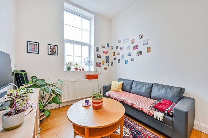 1 Bedroom Flat To Rent In High Street, Acton, London, W3