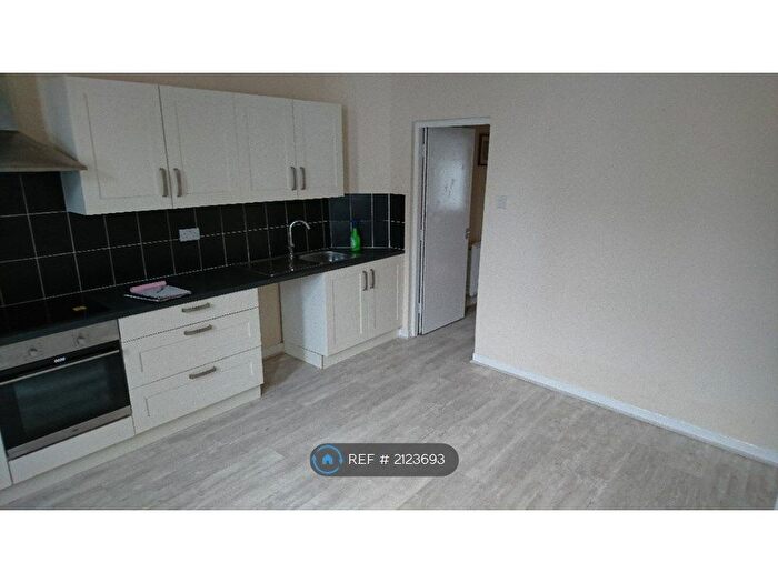 2 Bedroom Flat To Rent In Great Cheetham Street West, Salford, M7