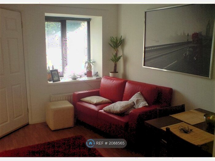 1 Bedroom Semi-Detached House To Rent In Juliana Close, London, N2