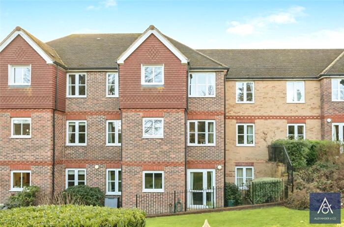 2 Bedroom Apartment For Sale In Buckingham Road, Brackley, Northamptonshire, NN13