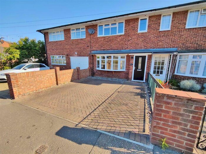 3 Bedroom Terraced House To Rent In Mountdale Gardens, Leigh On Sea, Essex, SS9