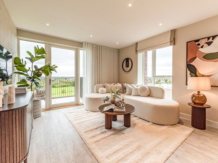 2 Bedroom Flat For Sale In Civic Street, Hounslow, TW3