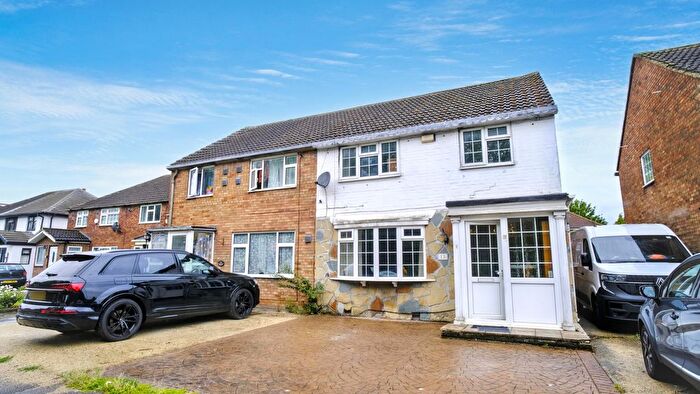 3 Bedroom Semi-Detached House For Sale In Friar Road, Hayes, UB4