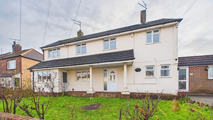 4 Bedroom Link Detached House To Rent In Dominion Road, Worthing, BN14