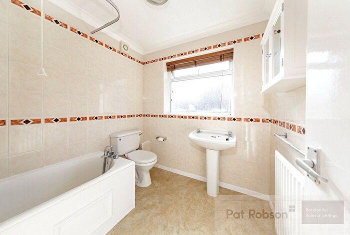 3 Bedroom Flat To Rent In Salters Road, Gosforth, Newcastle Upon Tyne, NE3