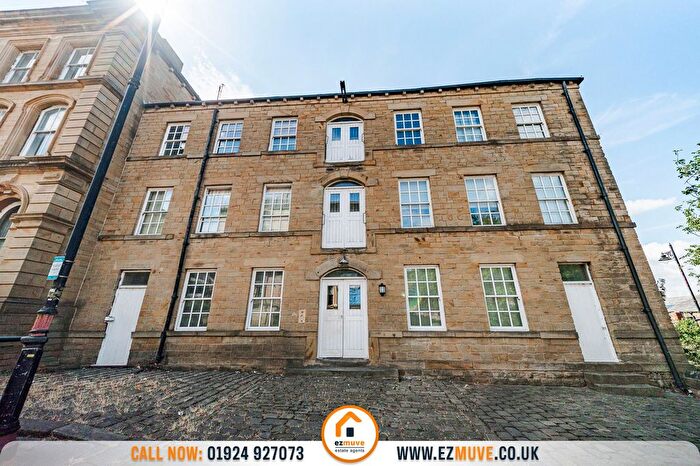 2 Bedroom Flat For Sale In Station Road, Batley, WF17