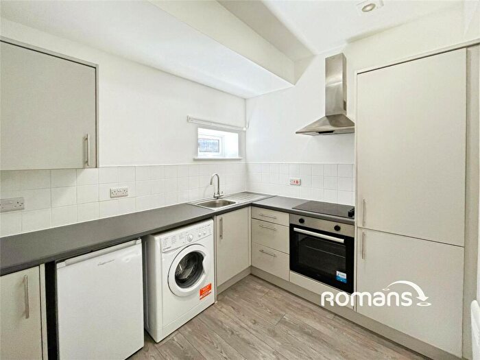 1 Bedroom Flat To Rent In Castle Street, High Wycombe, Buckinghamshire, HP13