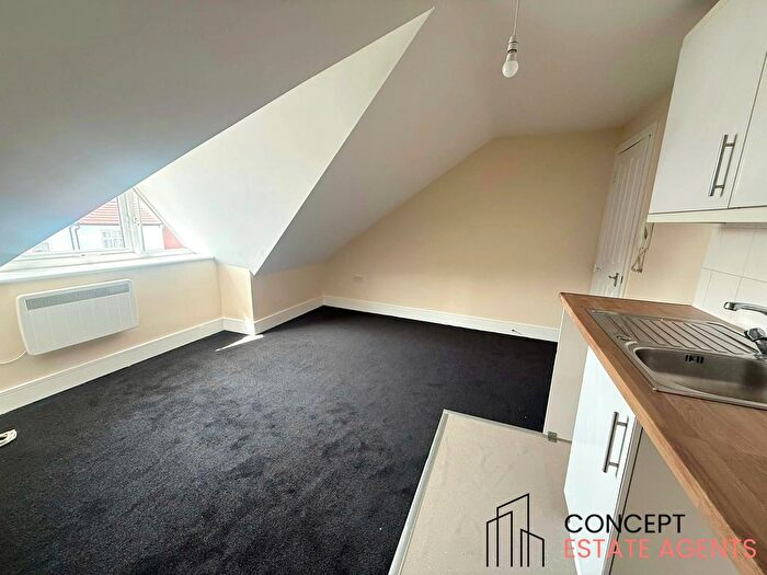 1 Bedroom Flat To Rent In Blackshaw Road, Tooting Broadway, SW17