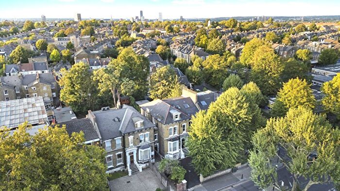 1 Bedroom Flat For Sale In Cazenove Road, London, N16