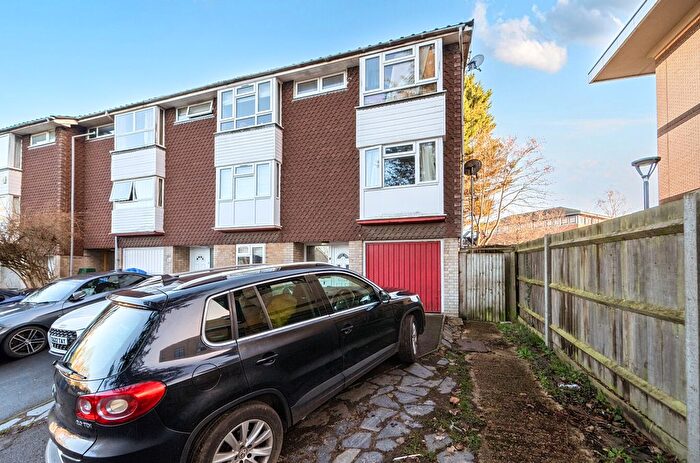 4 Bedroom End Terrace House For Sale In Willow Drive, Bracknell, Berkshire, RG12