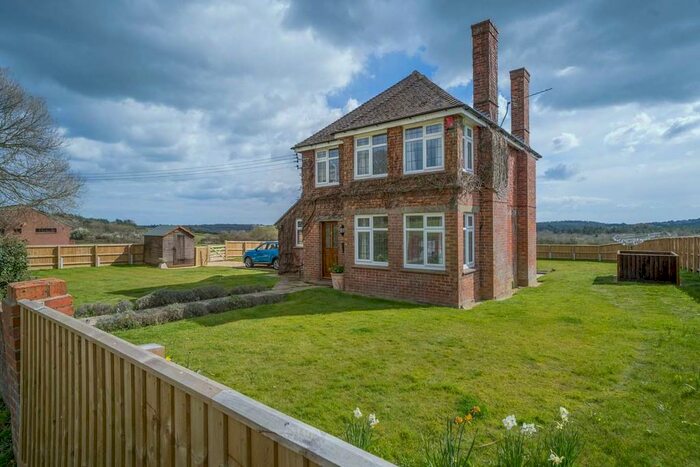 3 Bedroom Detached House To Rent In Brading Road, Ryde, PO33