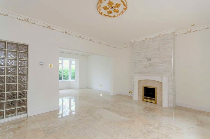 4 Bedroom Semi-Detached House To Rent In Malden Way, New Malden, KT3