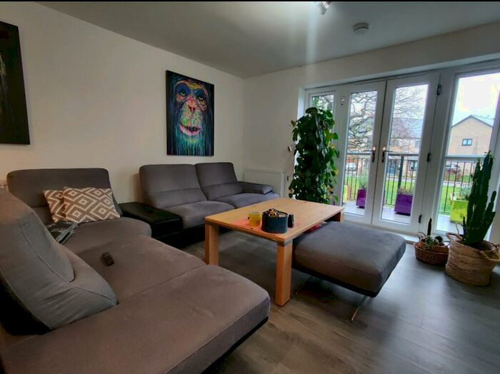 2 Bedroom Apartment To Rent In Johnstone Close, RG12