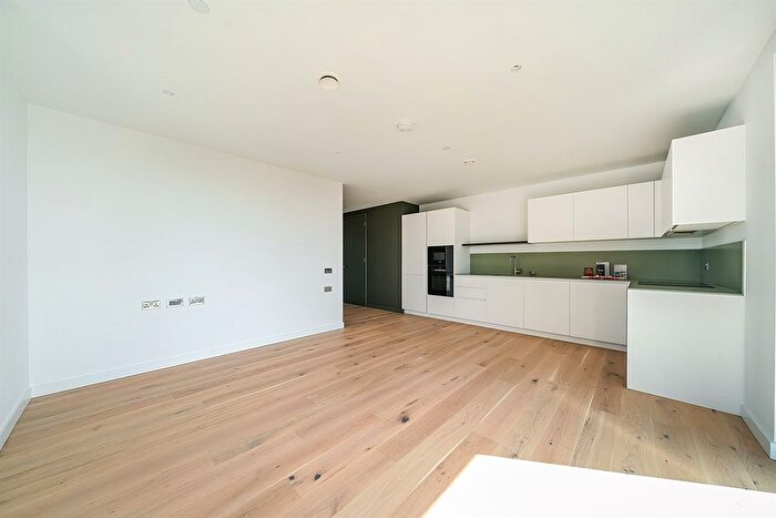 1 Bedroom Flat To Rent In Peninsula Gardens, Pilot Walk, Lower Riverside, Greenwich Peninsula, SE10