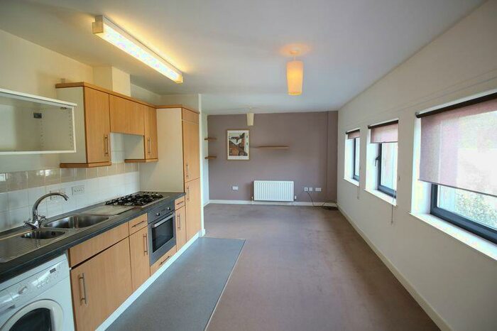 1 Bedroom Flat To Rent In Well Farm Heights, Whyteleafe, CR3