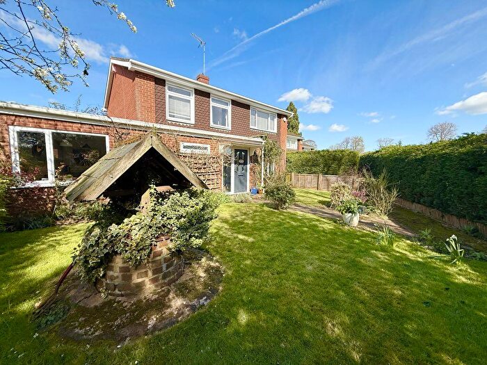 4 Bedroom Detached House For Sale In Redwood Close, Wing, LU7