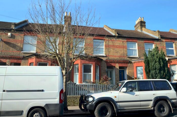 2 Bedroom Flat To Rent In Queen Mary Road, Crystal Palace, SE19