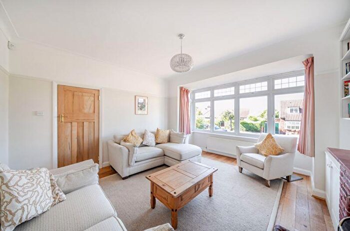 4 Bedroom Semi-Detached House For Sale In Kendall Avenue South, Sanderstead, CR2