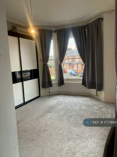 Studio To Rent In Boldrewood, Redhill, RH1