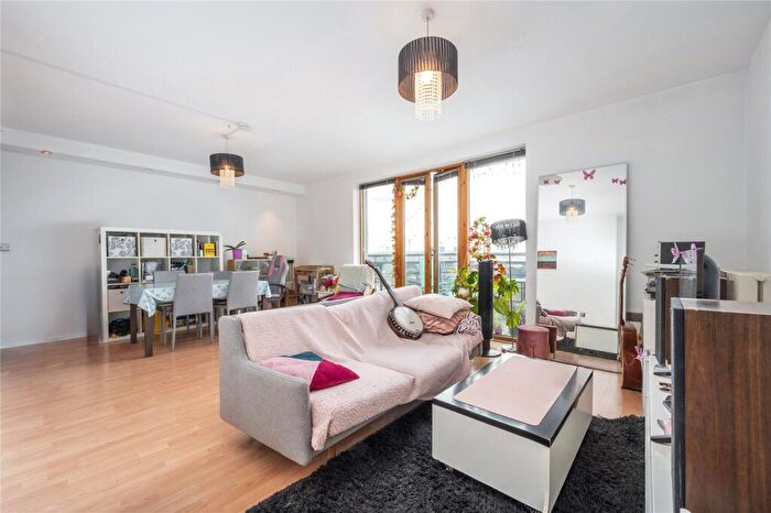 2 Bedroom Flat To Rent In Hanover Avenue, Silvertown, E16