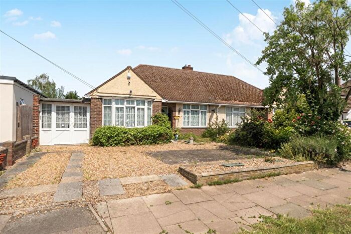 3 Bedroom Detached Bungalow For Sale In Aylesbury Road, Bedford, MK41