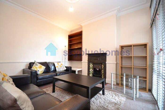 4 Bedroom Terraced House To Rent In Clarendon Park Road, Leicester, LE2