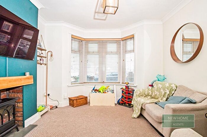 3 Bedroom Terraced House For Sale In Finchley Road, Fairwater, Cardiff, CF5