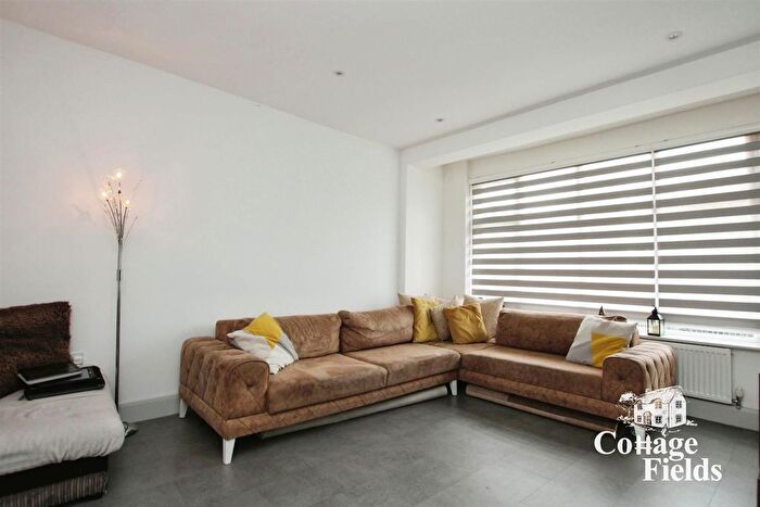 3 Bedroom Semi-Detached House To Rent In Kings Road, London, E4