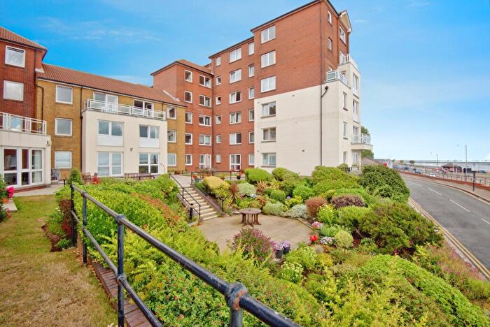 2 Bedroom Flat For Sale In Holland Road, Westcliff-on-Sea, Essex, SS0