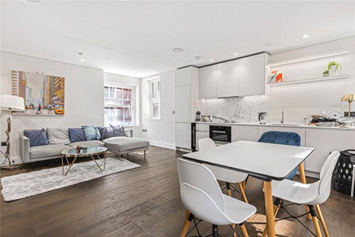 2 Bedroom Apartment To Rent In Dyer's Buildings, Pinks Mews, London, EC1N