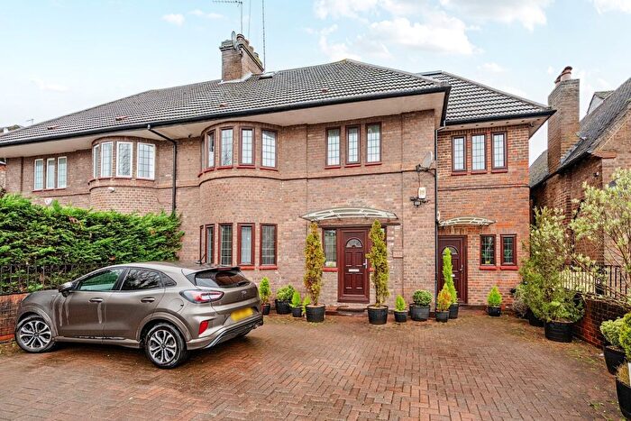 2 Bedroom Flat To Rent In Finchley Road, London, NW11