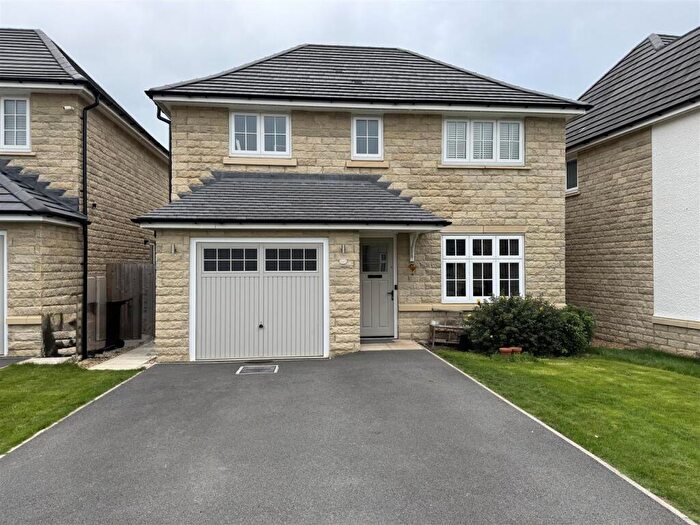 4 Bedroom Detached House For Sale In Park Gate Court, Scissett, HD8