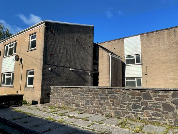 1 Bedroom Flat To Rent In Blaen Ogwr Court, Nantymoel, Bridgend, CF32