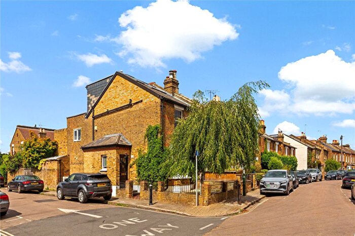 3 Bedroom End Of Terrace House For Sale In St. Margarets Grove, St Margarets, Twickenham, TW1