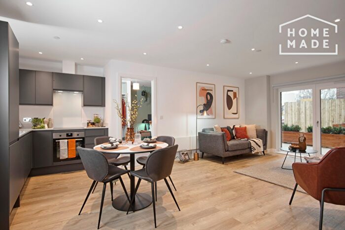 2 Bedroom Flat To Rent In Sweet St, Holbeck, LS11