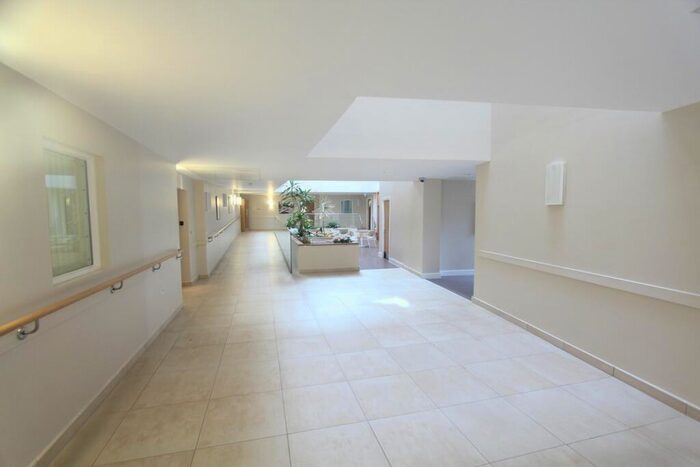 2 Bedroom Flat For Sale In Conduit Road, Bedford, MK40