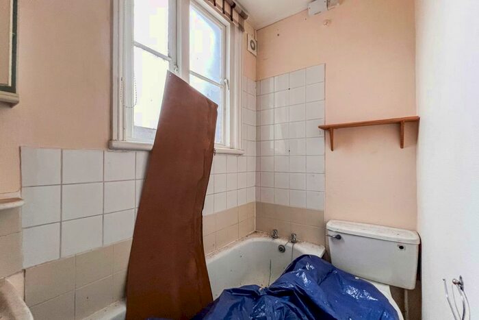 Studio For Sale In Flat, Woodstock Road, Croydon, CR0