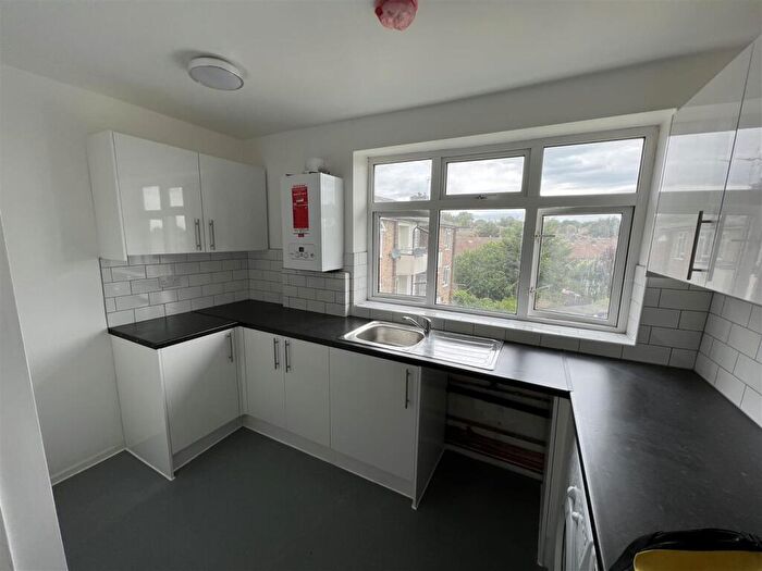 2 Bedroom Apartment For Sale In Quinta Drive, Barnet, EN5