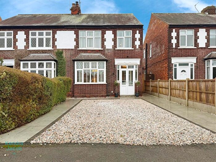 3 Bedroom Semi Detached House For Sale In Bigsby Road, Retford, DN22