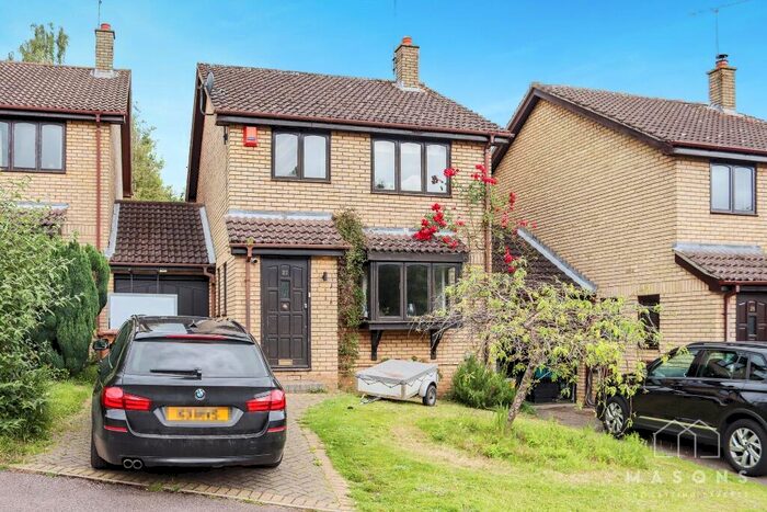 3 Bedroom Link Detached House To Rent In Foxglove Way, Welwyn, Hertfordshire, AL6