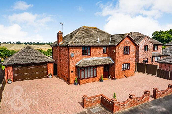 4 Bedroom Detached House For Sale In Leonard Medler Way, Hevingham, Norwich, NR10