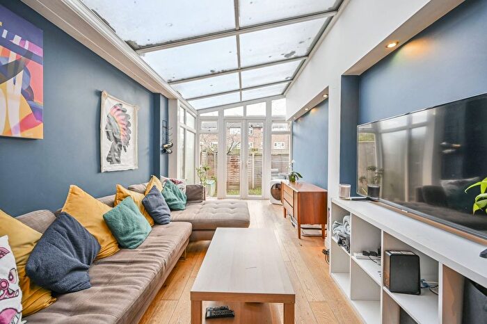 2 Bedroom Flat To Rent In Shaftesbury Road, Crouch End, London, N19