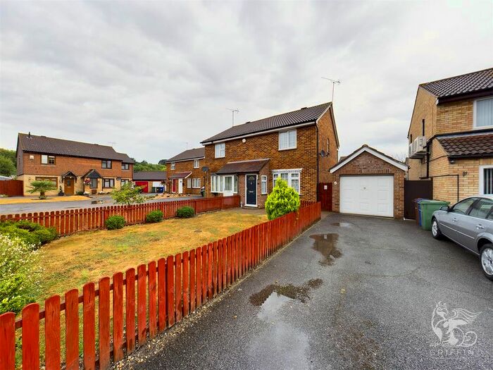 3 Bedroom Semi-Detached House To Rent In Curling Lane, Badgers Dene, Grays, RM17