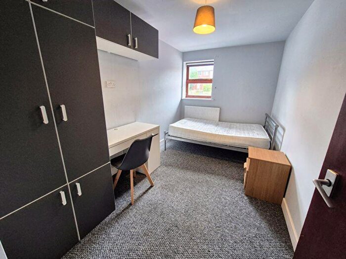 3 Bedroom Flat For Sale In Kelso Heights, Leeds, LS3