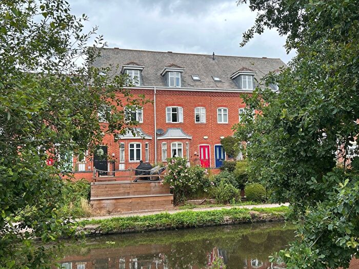 3 Bedroom Property To Rent In Fen Close, Kidderminster, DY10