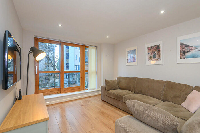 2 Bedroom Apartment For Sale In Regents Quay, Brewery Wharf, LS10