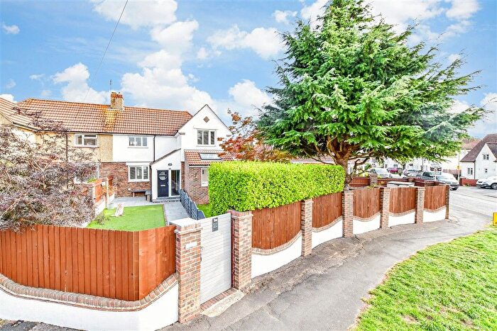 3 Bedroom Semi-Detached House For Sale In Boundary Way, Havant, Hampshire, PO9