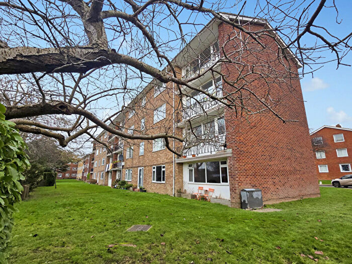 2 Bedroom Flat For Sale In Meadway Court, Southwick, BN42