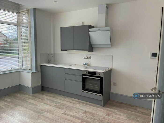 Studio To Rent In Radcliffe Road, West Bridgford, Nottingham, NG2