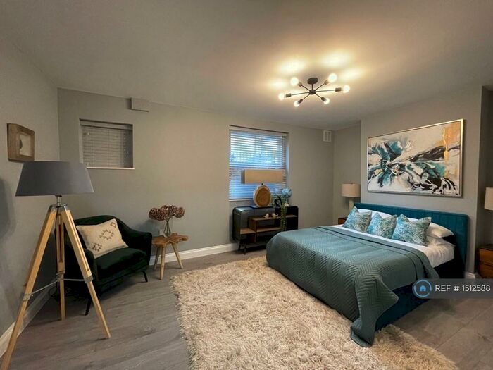 3 Bedroom Maisonette To Rent In Cressingham Road, London, SE13